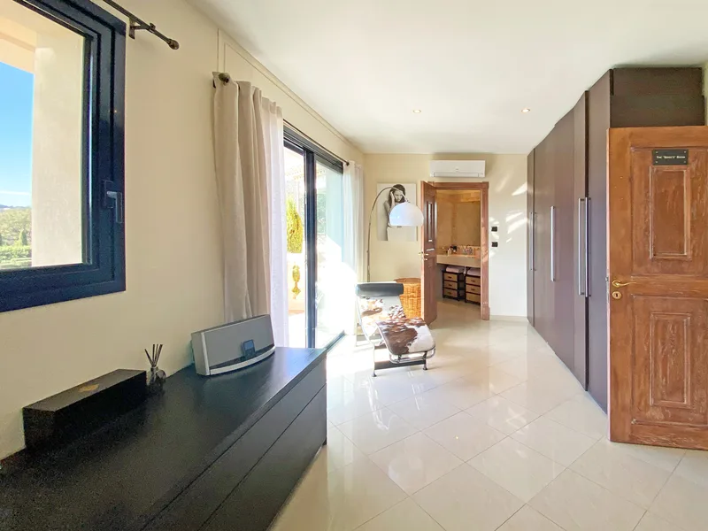 LUXUEUSE VILLA AVEC PISCINE, TRÈS BELLE VUE