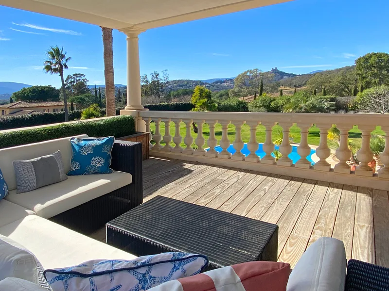 LUXUEUSE VILLA AVEC PISCINE, TRÈS BELLE VUE