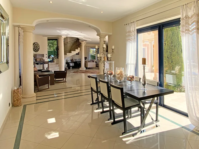 LUXUEUSE VILLA AVEC PISCINE, TRÈS BELLE VUE