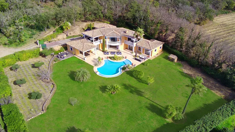 LUXUEUSE VILLA AVEC PISCINE, TRÈS BELLE VUE