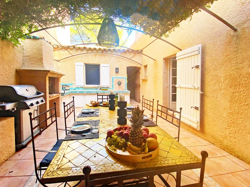 SOLD - PRETTY HOUSE WITH SWIMMING POOL IN SECURE, QUIET AREA