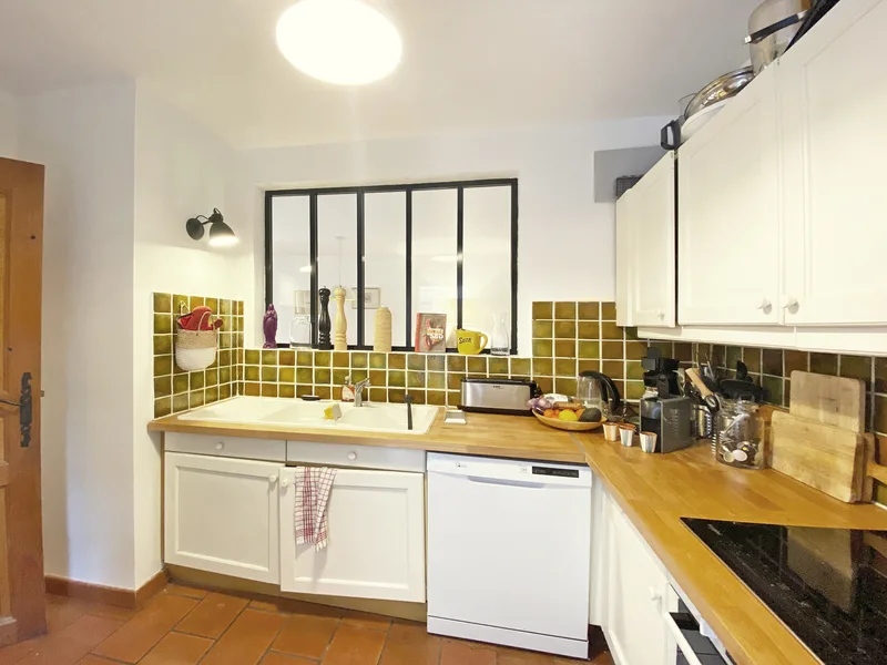 SOLD - PRETTY HOUSE WITH SWIMMING POOL IN SECURE, QUIET AREA