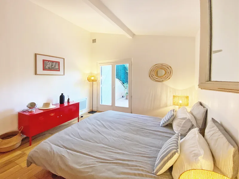 SOLD - PRETTY HOUSE WITH SWIMMING POOL IN SECURE, QUIET AREA