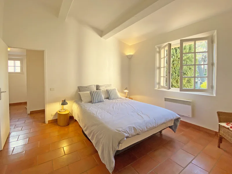 SOLD - PRETTY HOUSE WITH SWIMMING POOL IN SECURE, QUIET AREA
