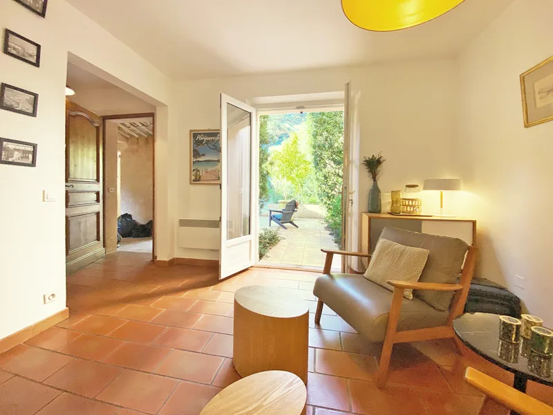 SOLD - PRETTY HOUSE WITH SWIMMING POOL IN SECURE, QUIET AREA