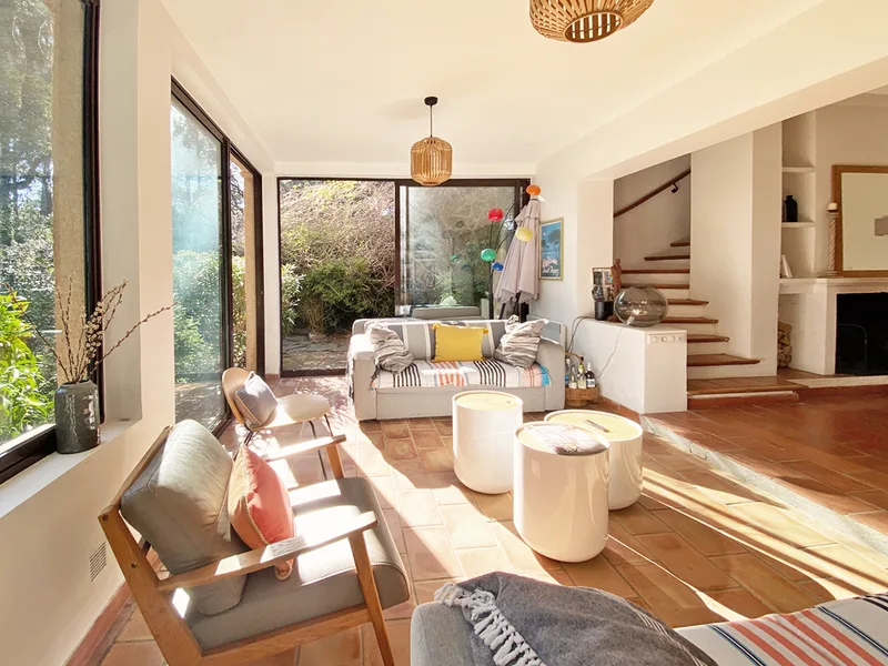SOLD - PRETTY HOUSE WITH SWIMMING POOL IN SECURE, QUIET AREA