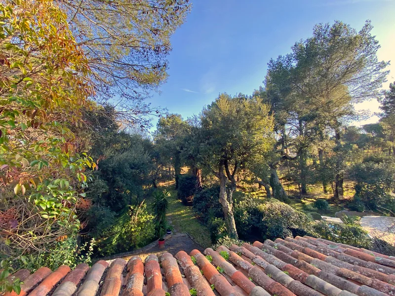 SOLD - PRETTY HOUSE WITH SWIMMING POOL IN SECURE, QUIET AREA