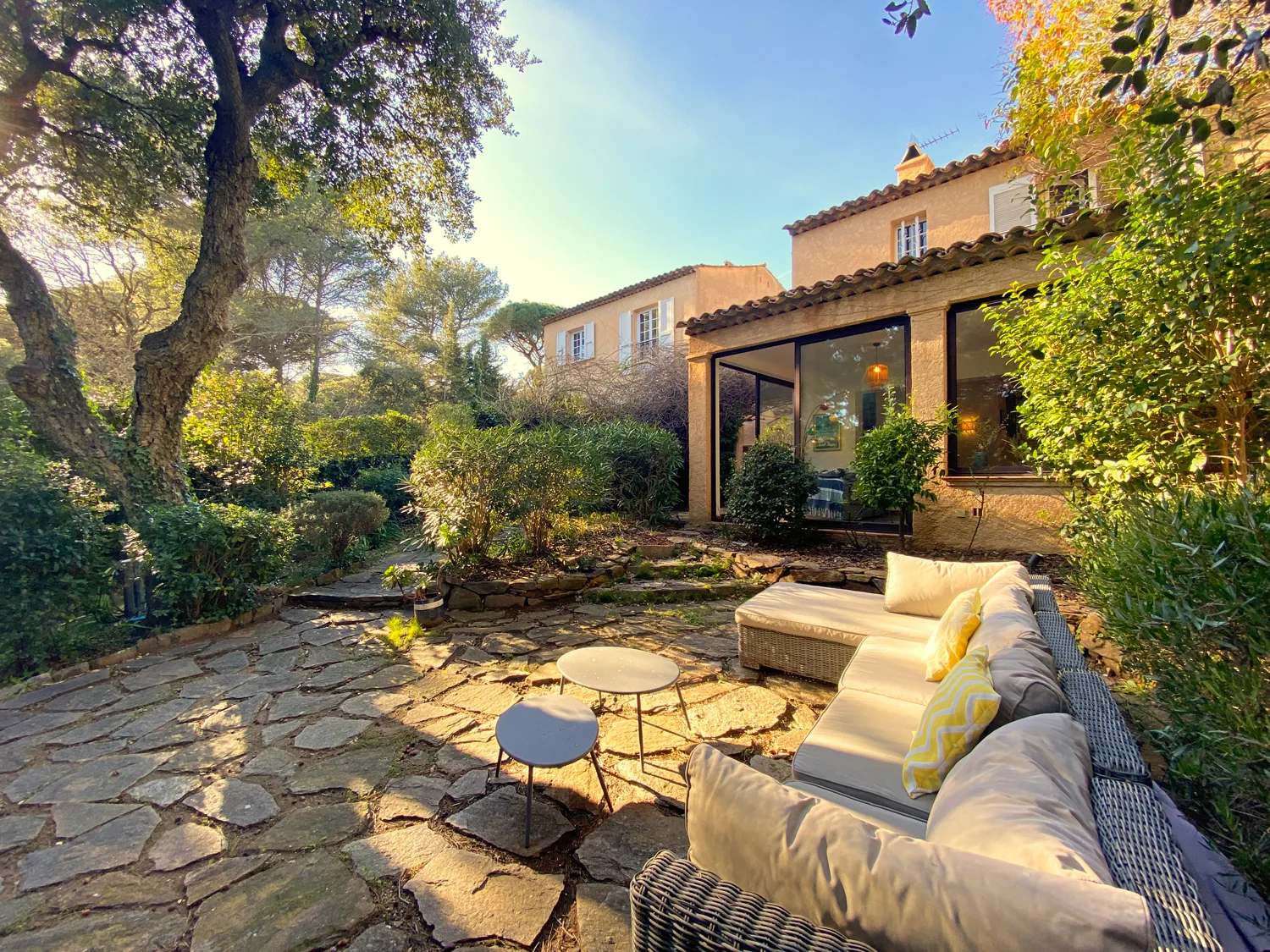 SOLD - PRETTY HOUSE WITH SWIMMING POOL IN SECURE, QUIET AREA