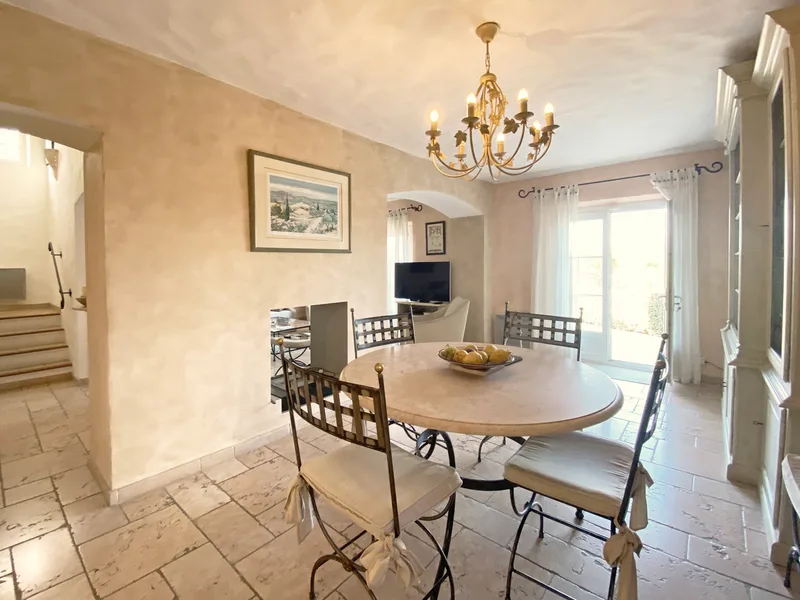 UNDER OFFER - VILLA WITH POOL, NICE NEIGHBOURHOOD