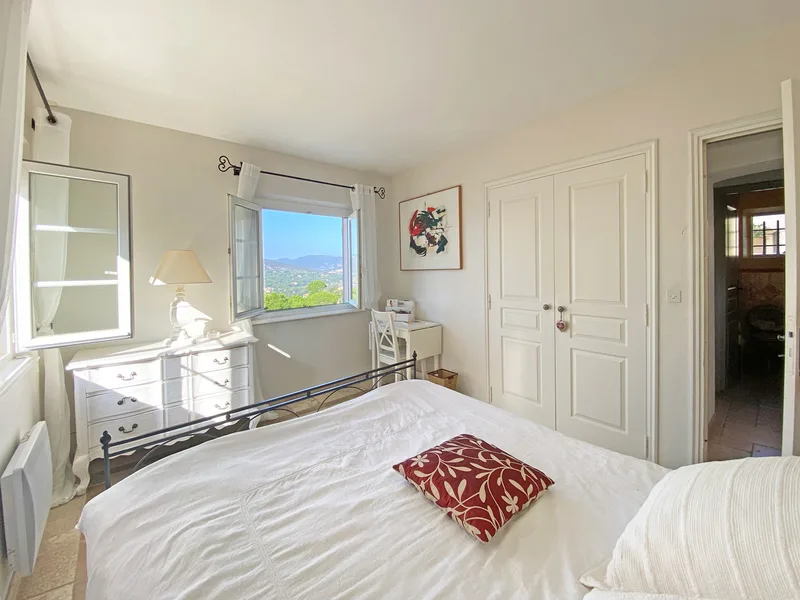 UNDER OFFER - VILLA WITH POOL, NICE NEIGHBOURHOOD