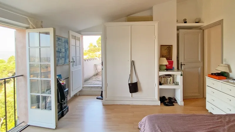 UNDER OFFER - VILLA WITH POOL, NICE NEIGHBOURHOOD