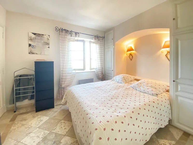 UNDER OFFER - VILLA WITH POOL, NICE NEIGHBOURHOOD