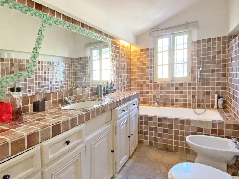 UNDER OFFER - VILLA WITH POOL, NICE NEIGHBOURHOOD
