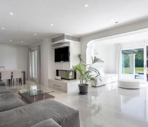 VILLA IN PRESTIGE ESTATE, WALKING BEACH