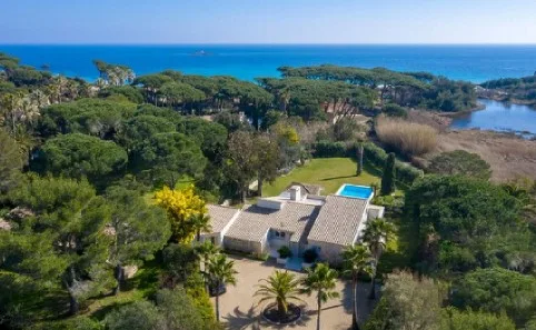 VILLA IN PRESTIGE ESTATE, WALKING BEACH
