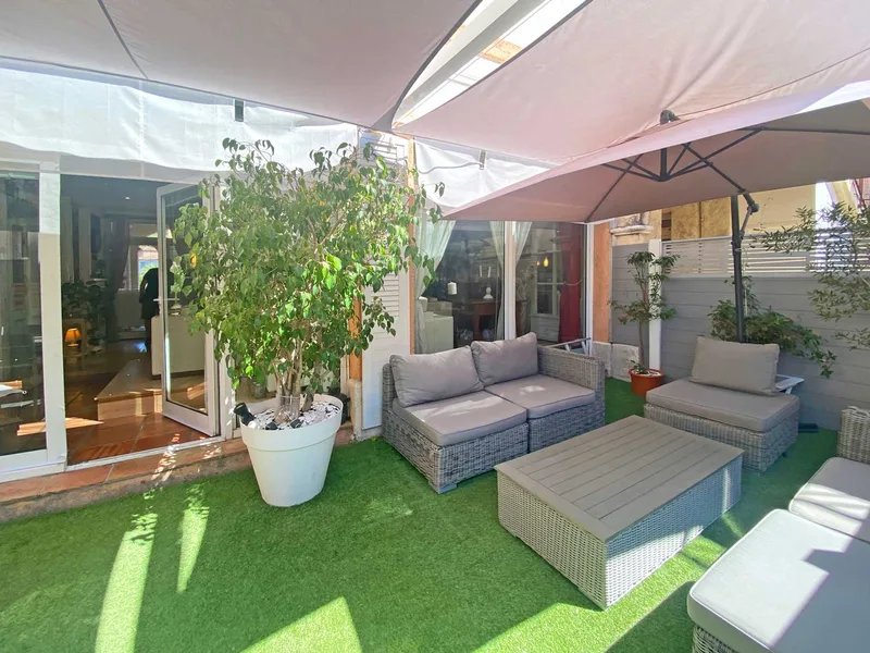 PORT-COGOLIN, BRIGHT FLAT WITH TERRACE