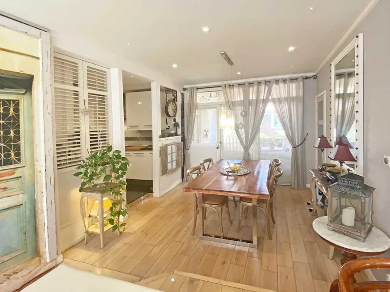 PORT-COGOLIN, BRIGHT FLAT WITH TERRACE