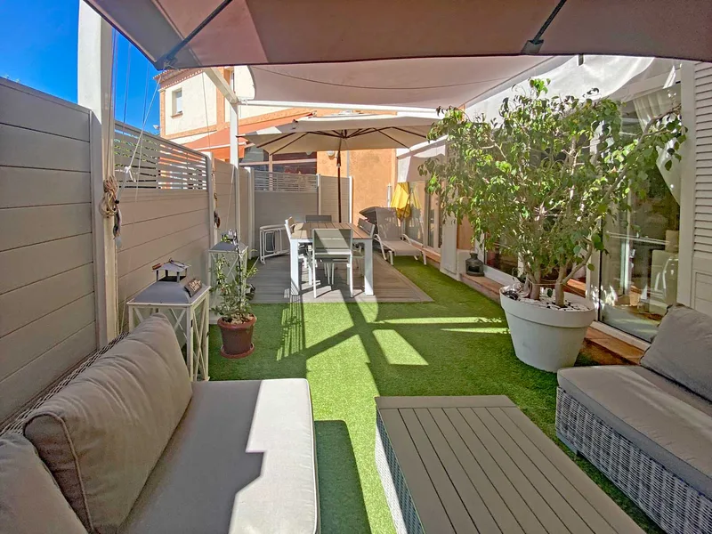 PORT-COGOLIN, BRIGHT FLAT WITH TERRACE