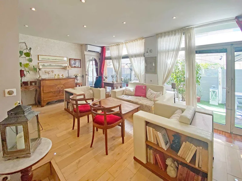 PORT-COGOLIN, BRIGHT FLAT WITH TERRACE