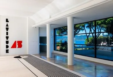 SOLD - SUPERB APARTMENT, SEA VIEW - LATTITUDE 43