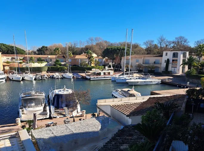 SOLD - PORT-COGOLIN, BEAUTIFUL 3 ROOMS ON THE MARINA