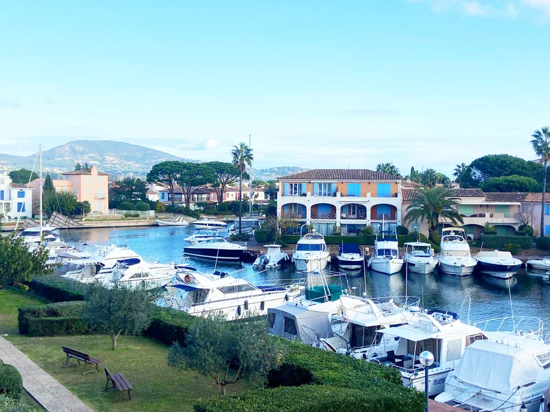 SOLD - PORT-COGOLIN, BEAUTIFUL 3 ROOMS ON THE MARINA