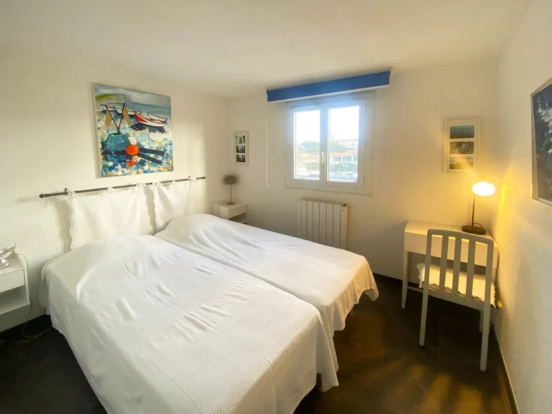 SOLD - PORT-COGOLIN, BEAUTIFUL 3 ROOMS ON THE MARINA