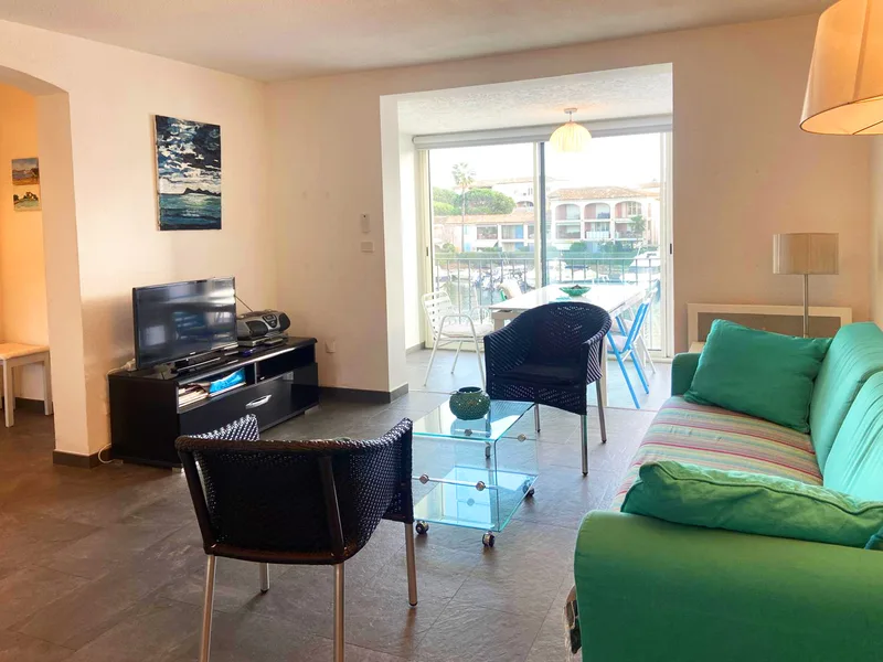 SOLD - PORT-COGOLIN, BEAUTIFUL 3 ROOMS ON THE MARINA