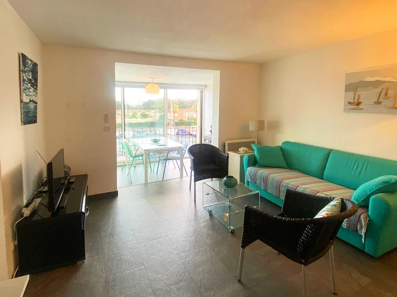 SOLD - PORT-COGOLIN, BEAUTIFUL 3 ROOMS ON THE MARINA