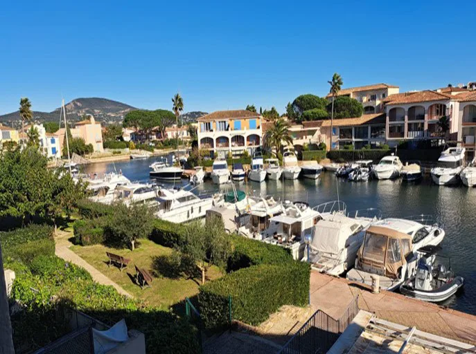 SOLD - PORT-COGOLIN, BEAUTIFUL 3 ROOMS ON THE MARINA