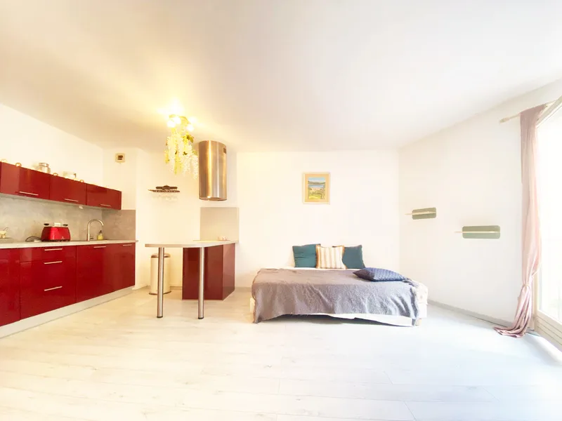 SOLD - RENOVATED FLAT, CENTRE OF SAINT-TROPEZ