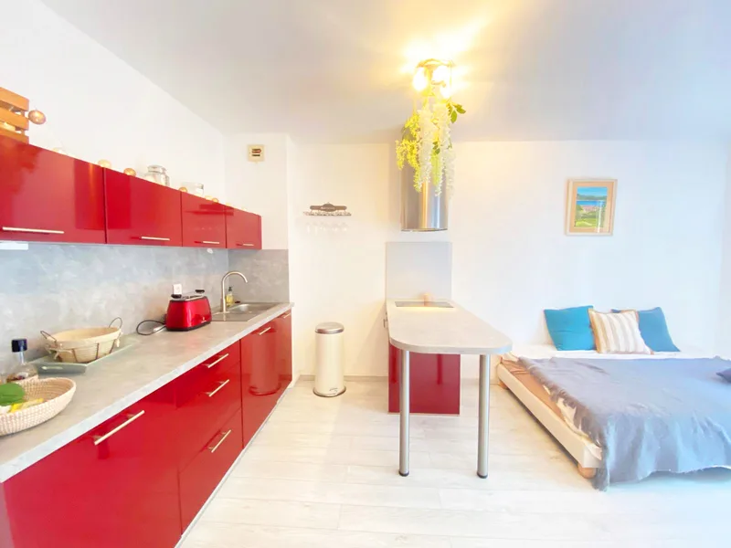 SOLD - RENOVATED FLAT, CENTRE OF SAINT-TROPEZ