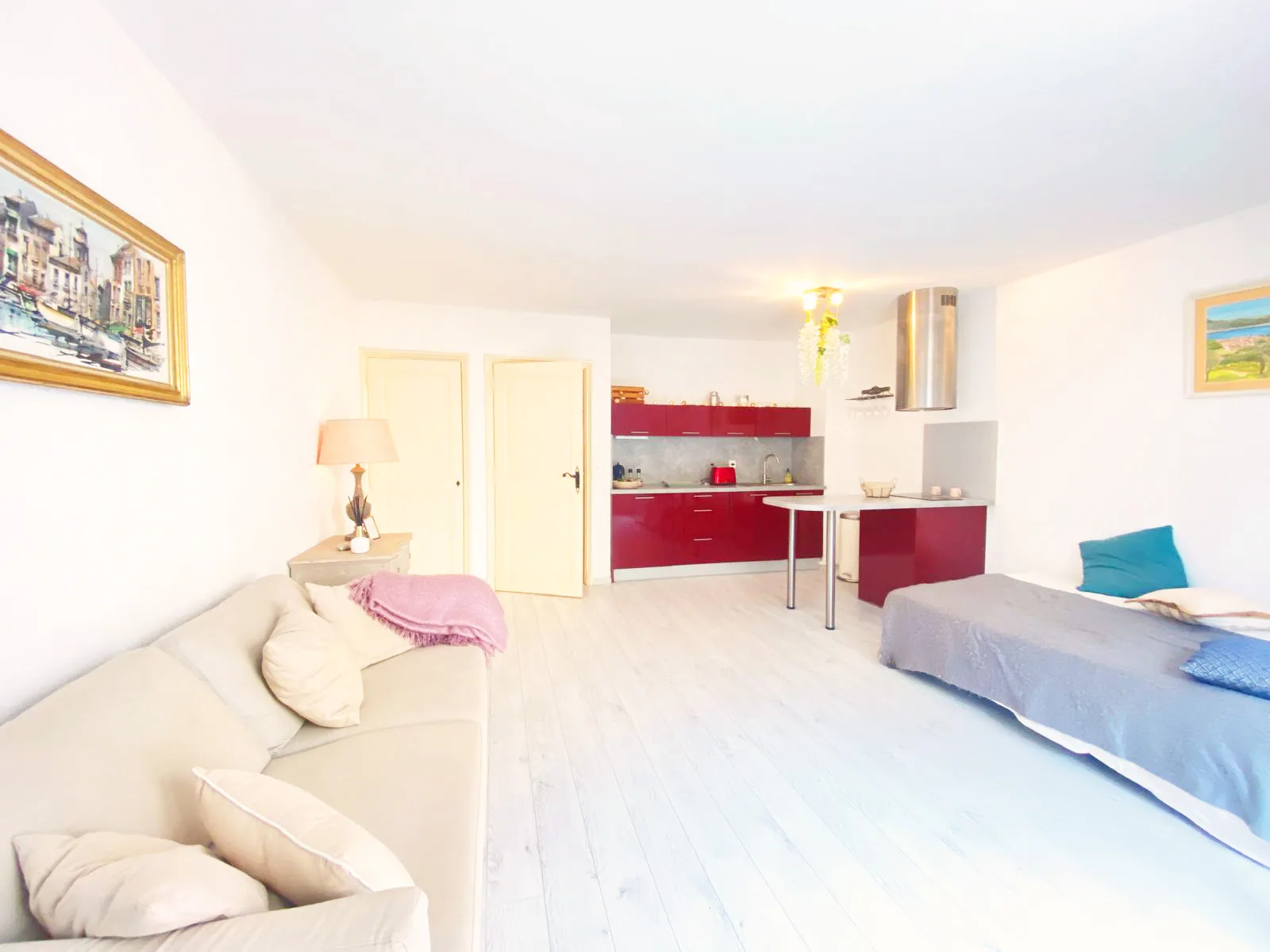 SOLD - RENOVATED FLAT, CENTRE OF SAINT-TROPEZ