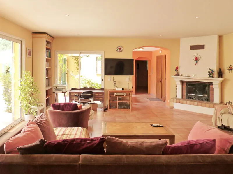 SPACIOUS VILLA, POOL AND COUNTRYSIDE