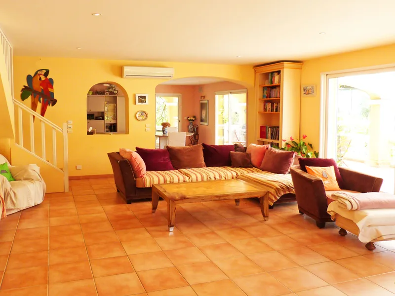 SPACIOUS VILLA, POOL AND COUNTRYSIDE