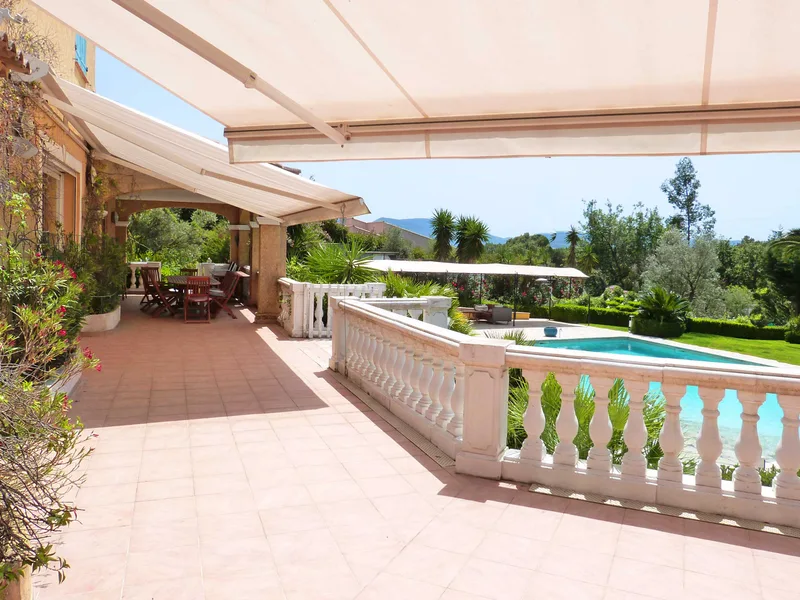 SPACIOUS VILLA, POOL AND COUNTRYSIDE
