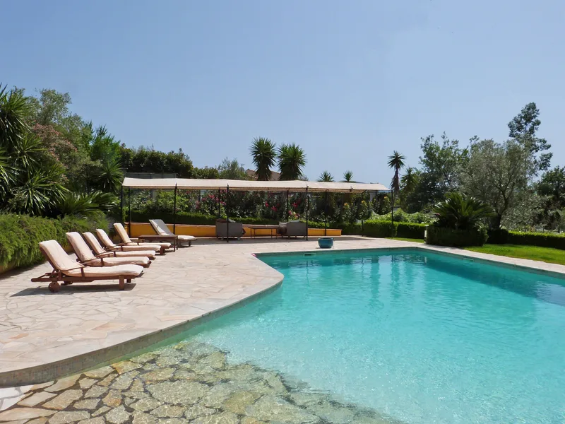 SPACIOUS VILLA, POOL AND COUNTRYSIDE