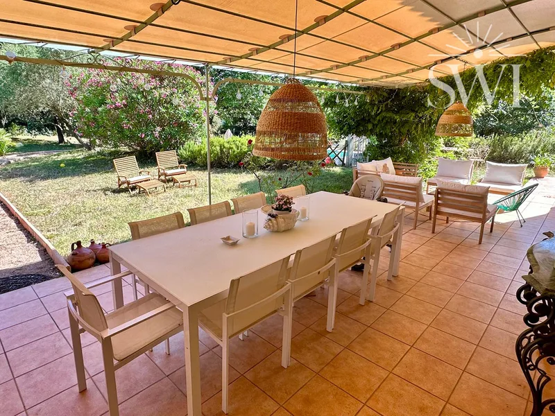 CHARMING PROVENCAL HOUSE, SWIMMING POOL AND LARGE GARDEN