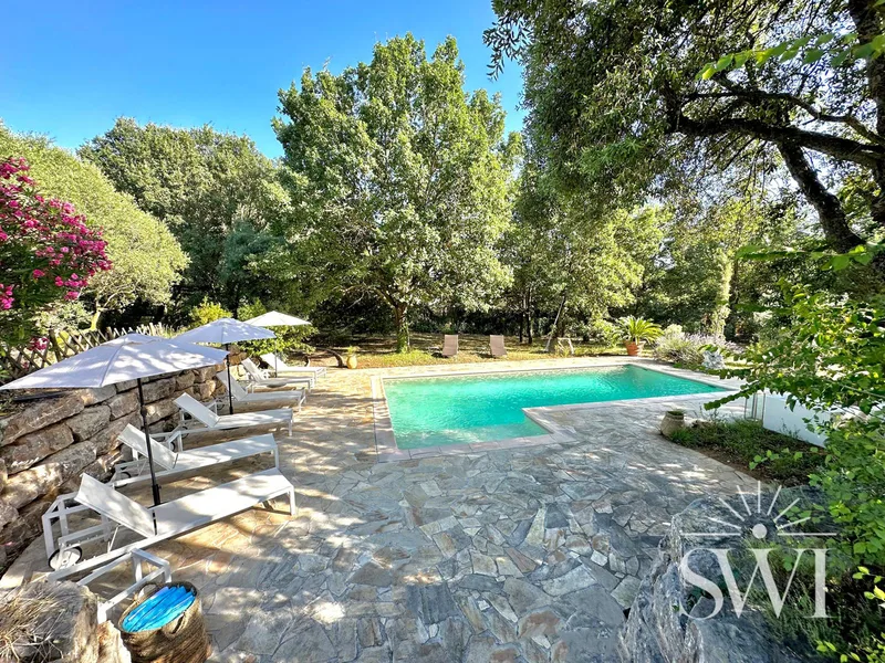 CHARMING PROVENCAL HOUSE, SWIMMING POOL AND LARGE GARDEN