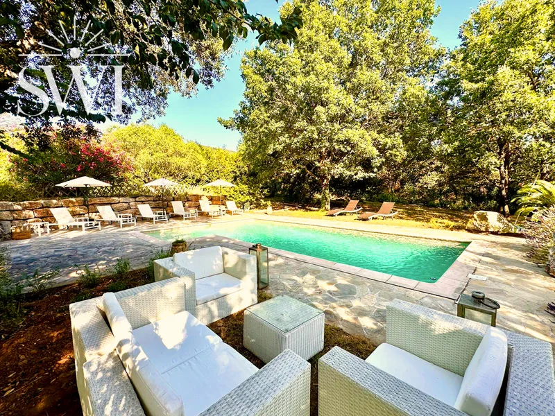 CHARMING PROVENCAL HOUSE, SWIMMING POOL AND LARGE GARDEN