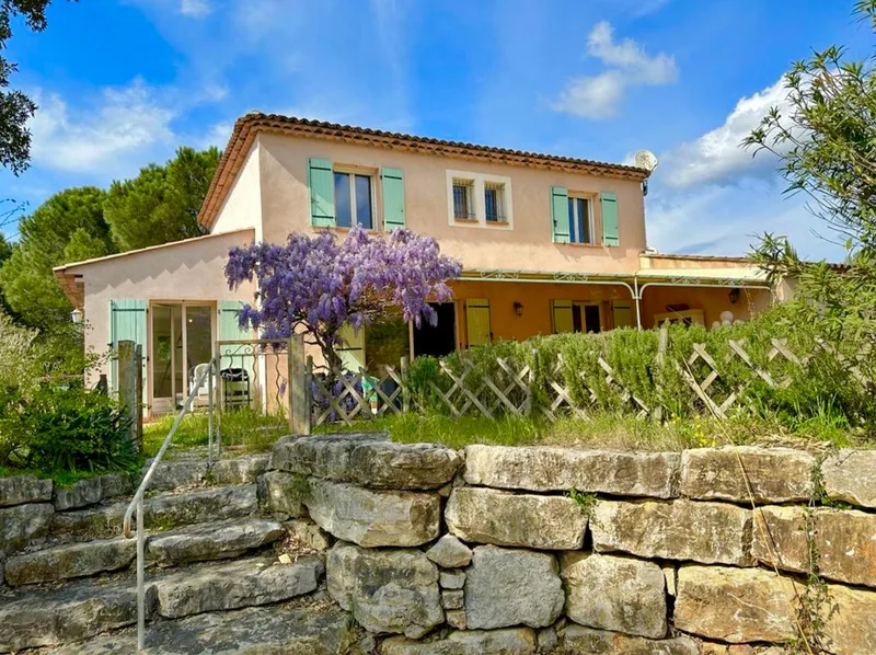 CHARMING PROVENCAL HOUSE, SWIMMING POOL AND LARGE GARDEN