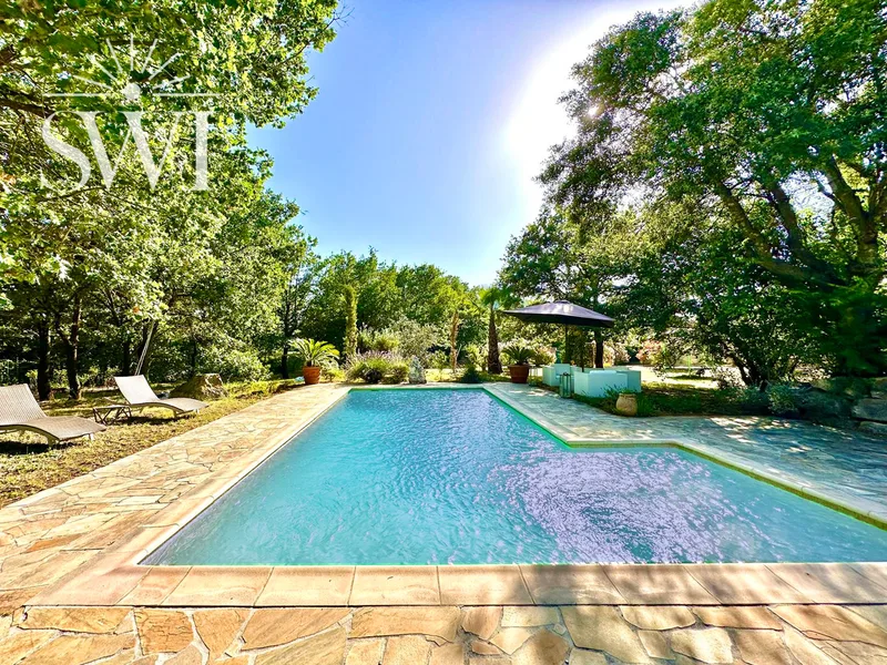 CHARMING PROVENCAL HOUSE, SWIMMING POOL AND LARGE GARDEN