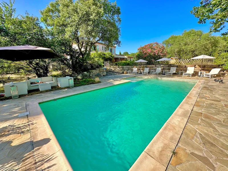 CHARMING PROVENCAL HOUSE, SWIMMING POOL AND LARGE GARDEN