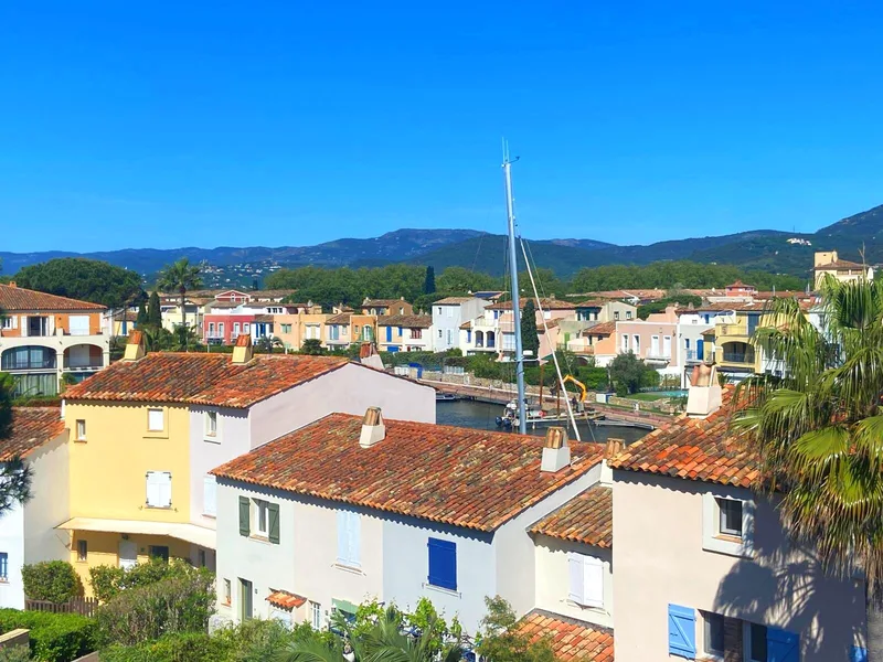 PORT COGOLIN - BEAUTIFUL RENOVATED APARTMENT, CANAL VIEW