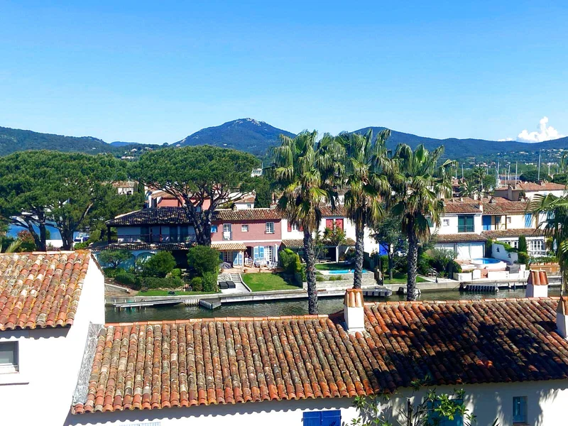 PORT COGOLIN - BEAUTIFUL RENOVATED APARTMENT, CANAL VIEW
