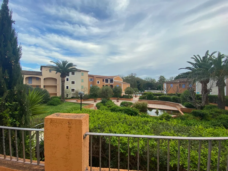 PORT COGOLIN - BEAUTIFUL RENOVATED APARTMENT, CANAL VIEW