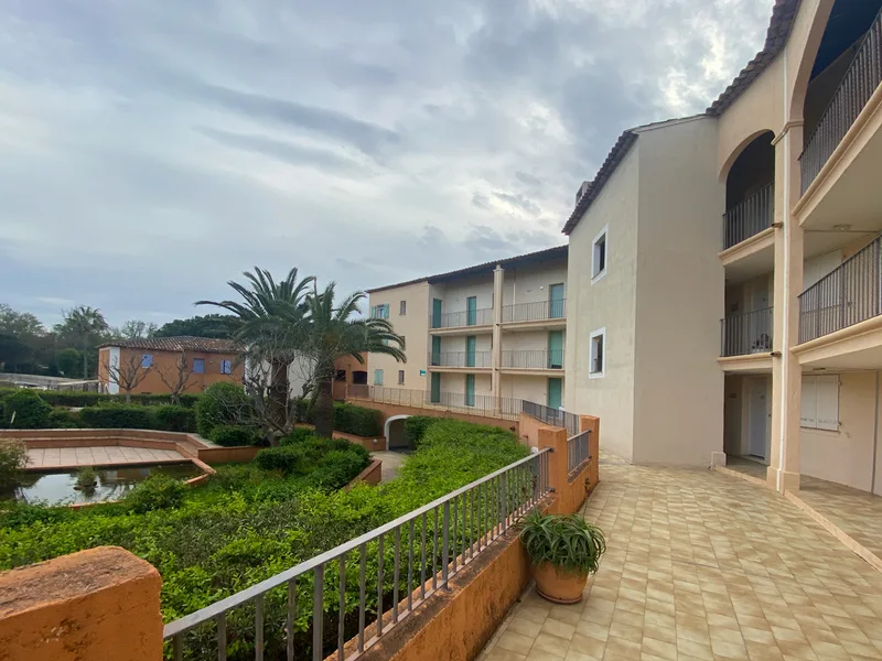PORT COGOLIN - BEAUTIFUL RENOVATED APARTMENT, CANAL VIEW