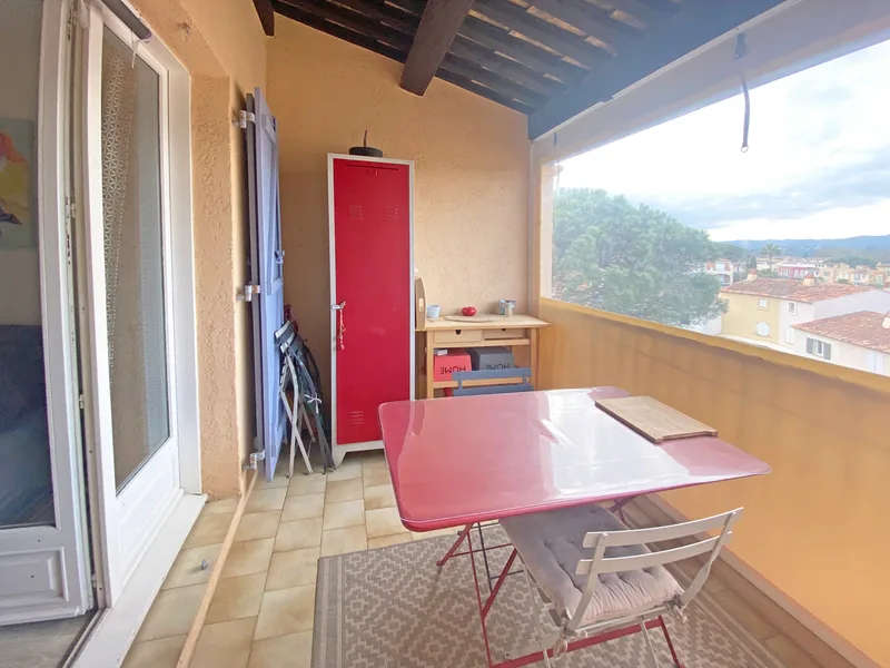 PORT COGOLIN - BEAUTIFUL RENOVATED APARTMENT, CANAL VIEW