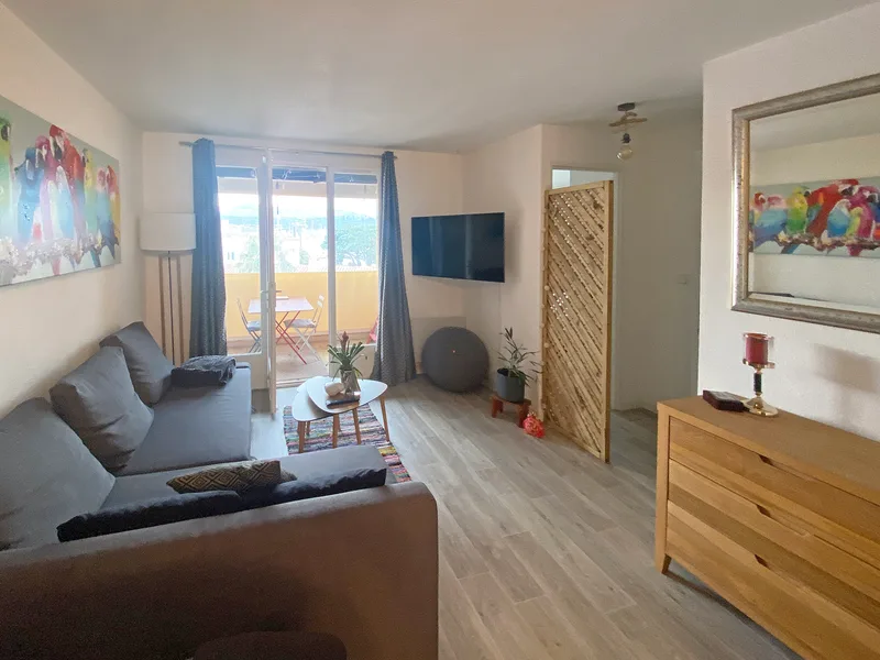 PORT COGOLIN - BEAUTIFUL RENOVATED APARTMENT, CANAL VIEW