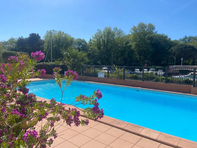 PORT COGOLIN - BEAUTIFUL RENOVATED APARTMENT, CANAL VIEW